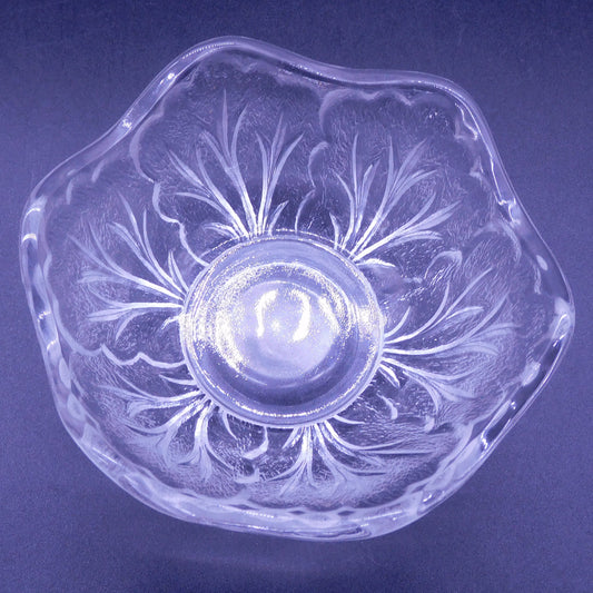 Vintage Charm: Delicate Grass-Patterned Glass Dish with Scalloped Edges - Perfect for Trinkets or Desserts! (7167)