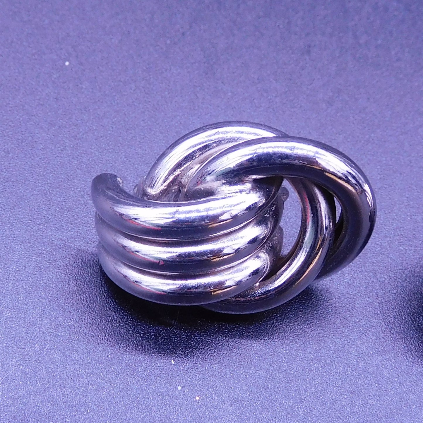 Vintage Triple Pipe, Hollow, Silver Tone Knot Clip On Earrings 7209c